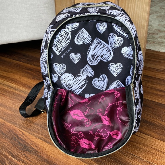Betsy Johnson black and white heart back pack with matching zipper pouch - Picture 8 of 16